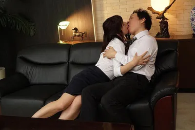 Vợ yêu dối ông xã tăng ca để ở lại chịch với sếp
